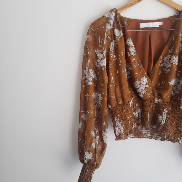 🔥 SOLD ASTR Floral Top - Picture 5 of 11